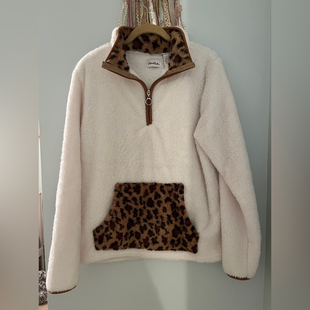 Boutique leopard cream pullover